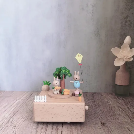 Neues Ankunfts-Holz-Skateboard-Kaninchen-Spieluhr-Spielzeug